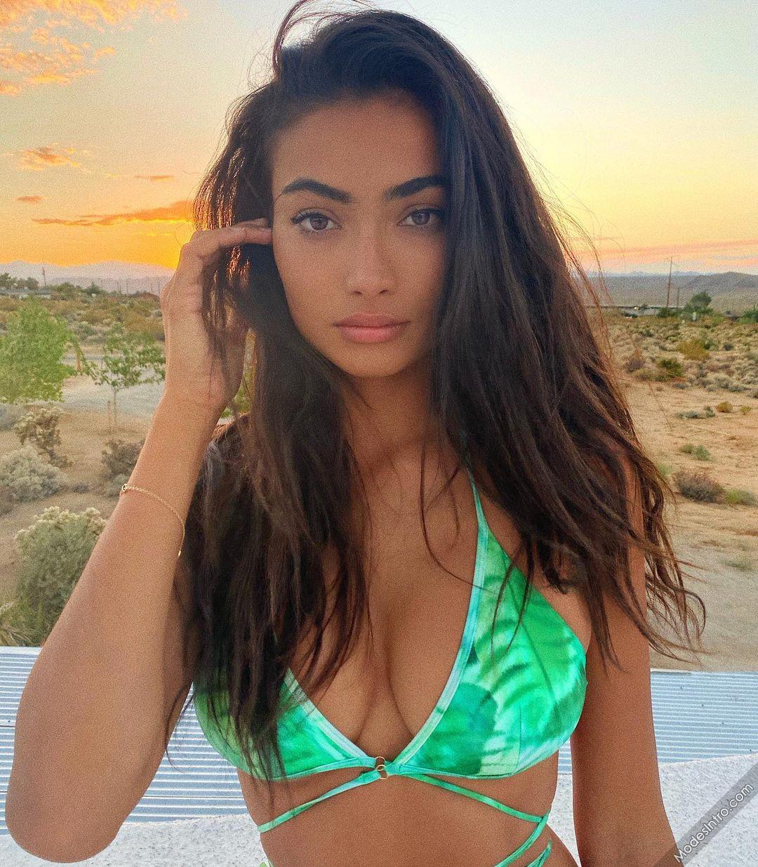Kelly Gale 25th Photo