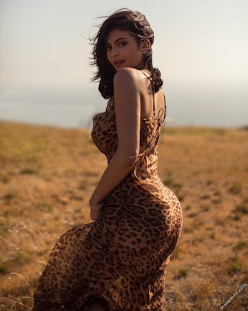 Kylie Jenner 87th Photo