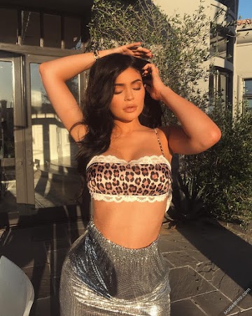 Kylie Jenner 80th Photo