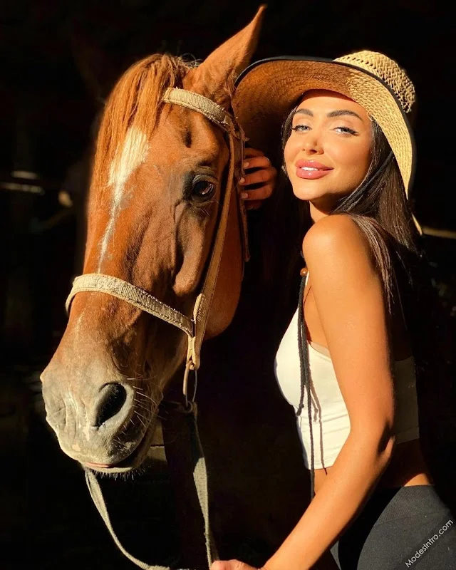 Alba Dmitrieva