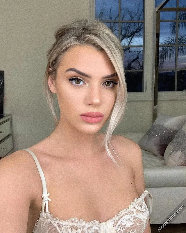 Alissa Violet
