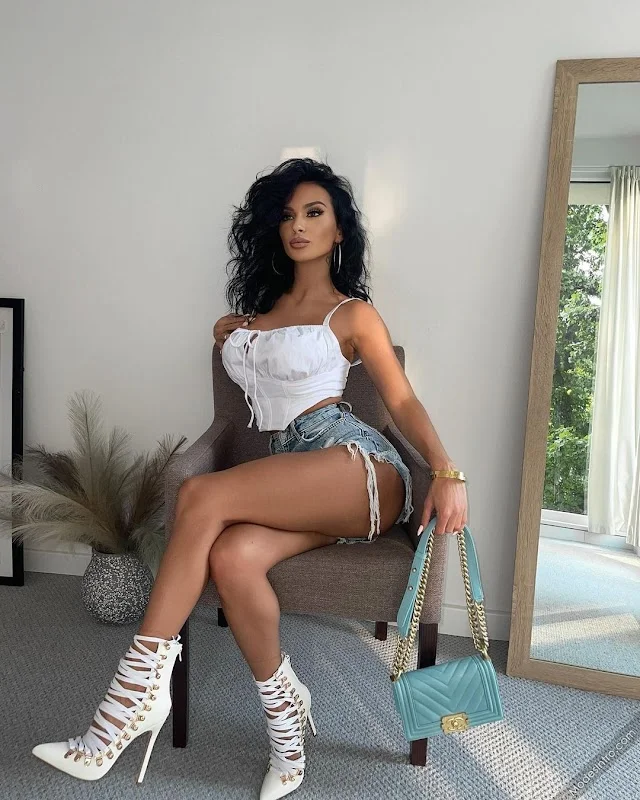Angie Liciious