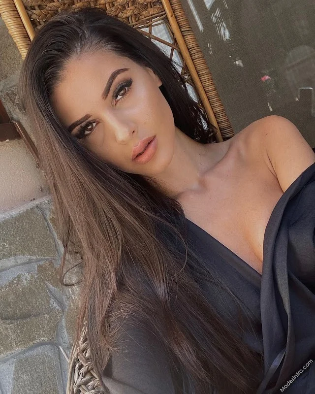 Ani Saravakova Cover Photo