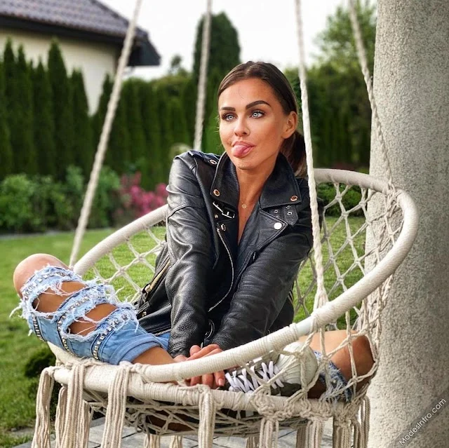 Ania Szubert