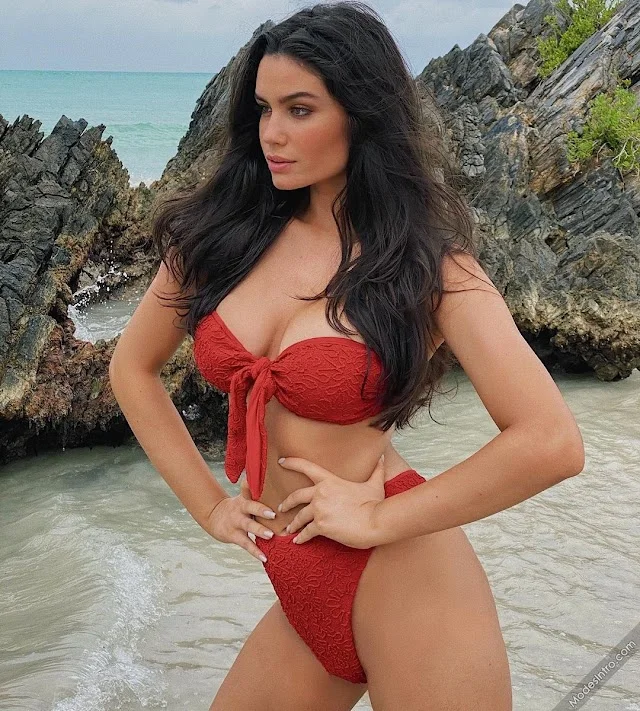 Anne De Paula