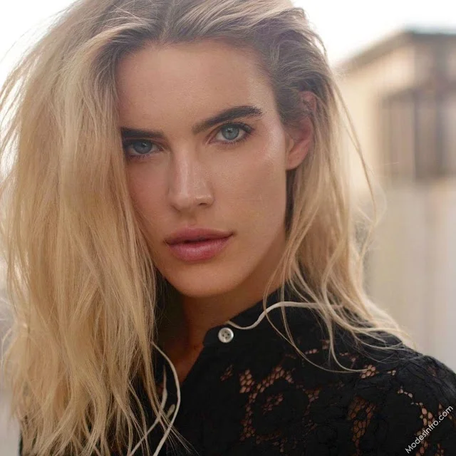 Chloe Holmes