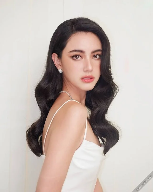 Davika Hoorne Cover Photo