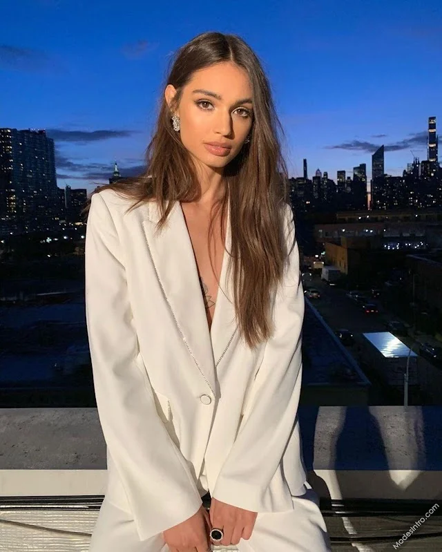 Elizabeth R Sawatzky