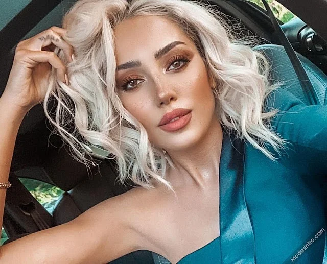 Elle Farahani