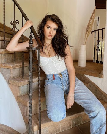 Jessica Clements 80th Photo