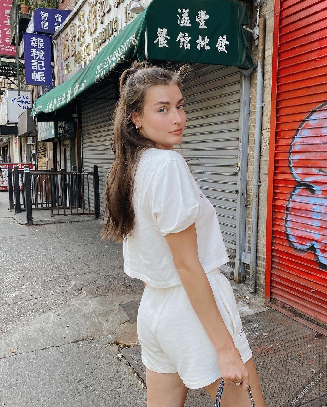 Jessica Clements 103rd Photo