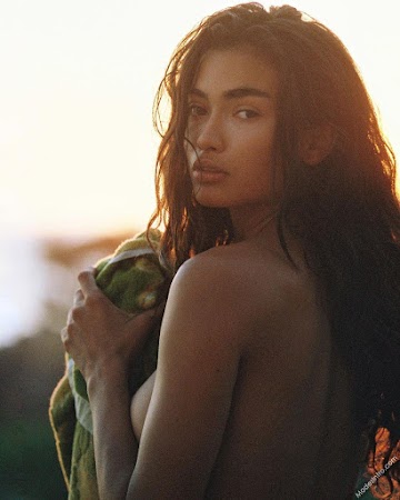 Kelly Gale 4th Photo
