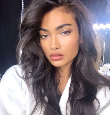 Kelly Gale 18th Photo