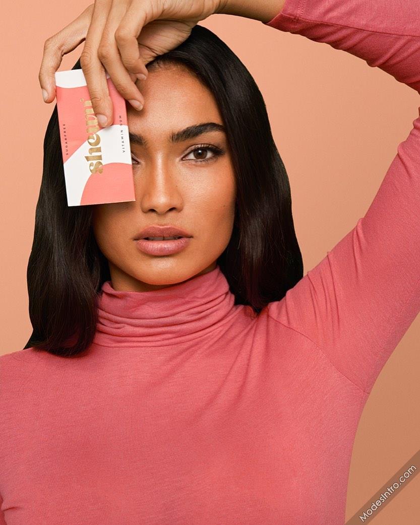 Kelly Gale 44th Photo