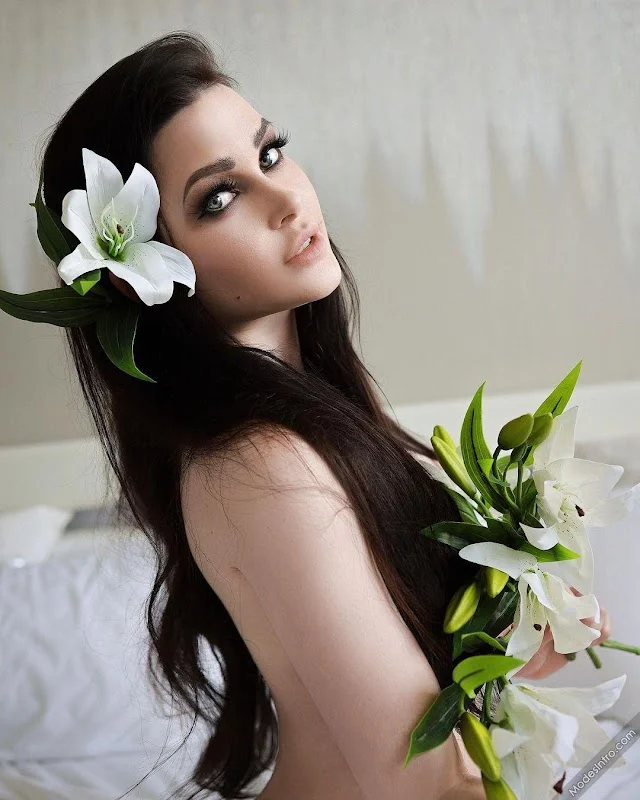 Niece Waidhofer Cover Photo