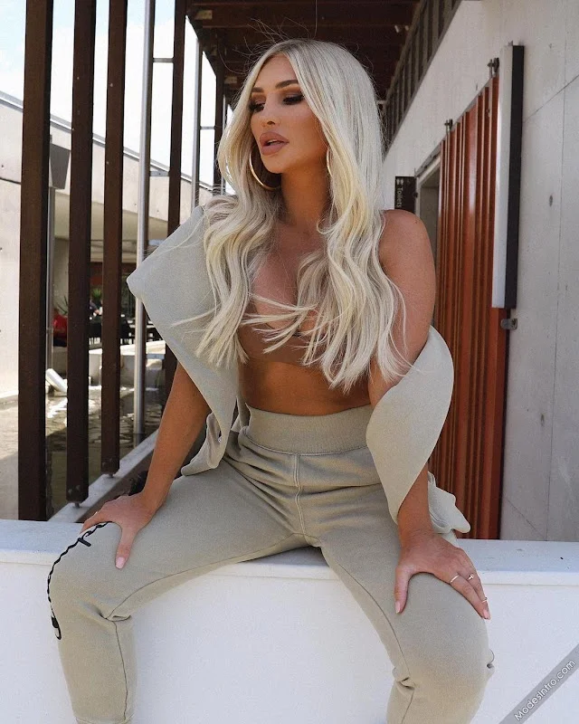 Rosanna Arkle Cover Photo